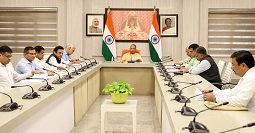 मुख्यमंत्री योगी आदित्यनाथ जी शनिवार को अपने सरकारी आवास पर लम्पी बीमारी के संबंध में बैठक करते हुए।