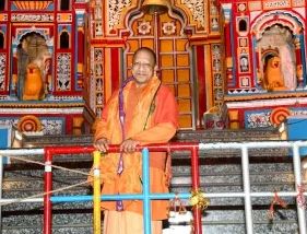 मुख्यमंत्री योगी ने बद्रीनाथ मंदिर में किया दर्शन पूजन