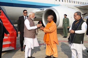 वाराणसी दौरे पर पहुंचे प्रधानमंत्री मोदी
