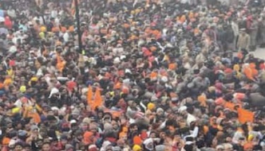 अयोध्या में भक्तों की भारी भीड़